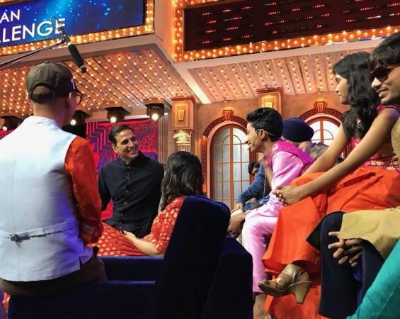 Comedian Shyam Rangeela with The Great Indian Laughter Challenge contestants and actor Akshay Kumar on the set Shyam