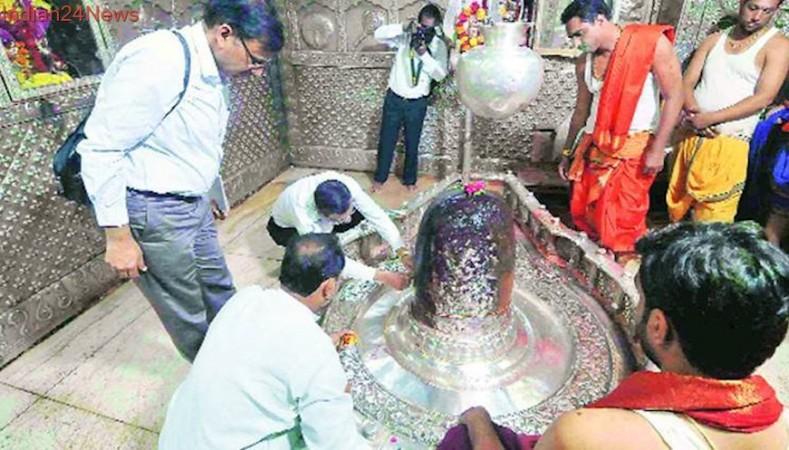 Supreme Court deployed officials from Archaeological Survey of India and Geological Survey of India examine the deity of Lord Shiva SHIVALING