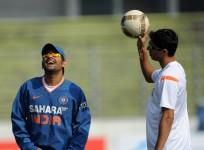 Ashish Nehra and MS Dhoni