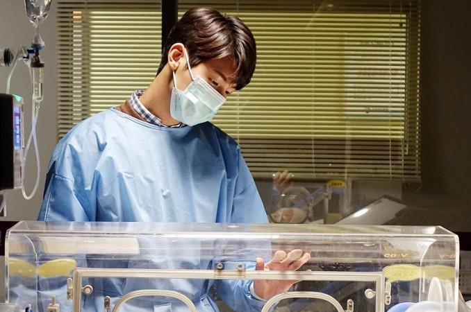 Kwak Hyun will make a brave move in the upcoming episodes of Hospital Ship. Hospital Ship