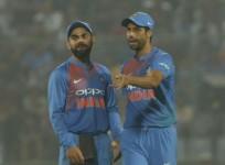 Ashish Nehra Virat Kohli