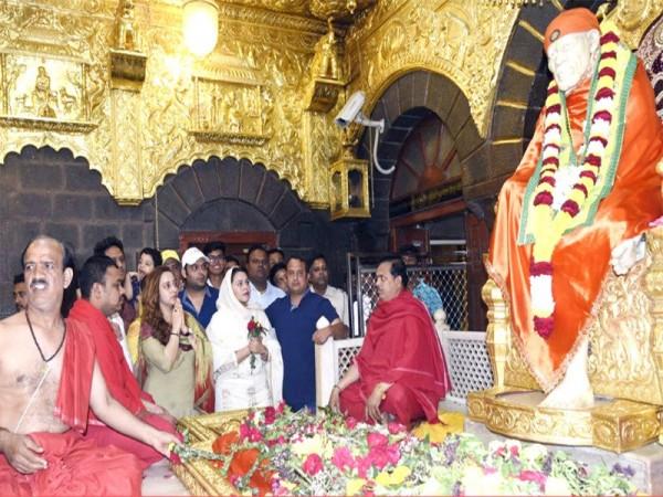 Kapil Sharma with Ginni Chatrath at Sai Baba temple in Shirdi Kapil Sharma with Ginni Chatrath at Sai Baba temple in Shirdi