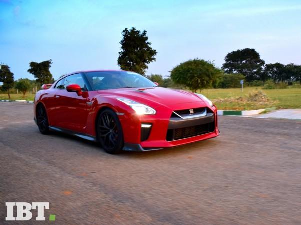 2017 Nissan GT-R is definitely as fast machine despite it being heavy. 2017 Nissan GT-R