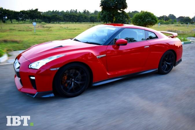 2017 Nissan GT-R stands out for the harmony of engine, transmission and steering wheel. 2017 Nissan GT-R