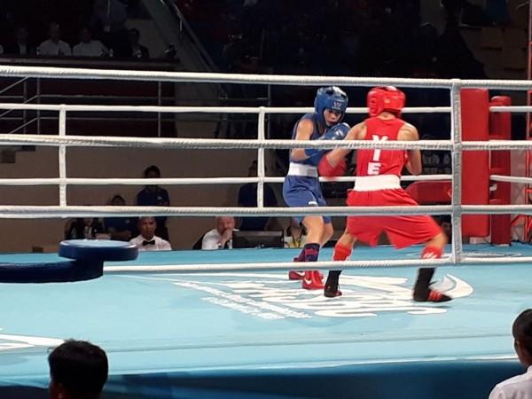 Mary Kom (in red) engaged in a fierce battle with Diem Tri Tinh of Vietnam in Asian Badminton Championship Mary Kom