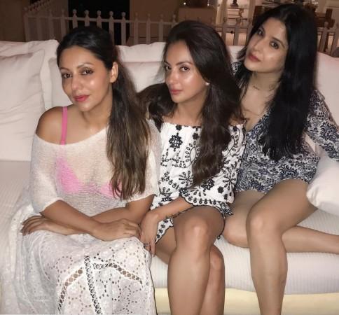 Gauri Khan with two others at Shah Rukh Khan's birthday bash Gauri Khan with two others at Shah Rukh Khan's birthday bash