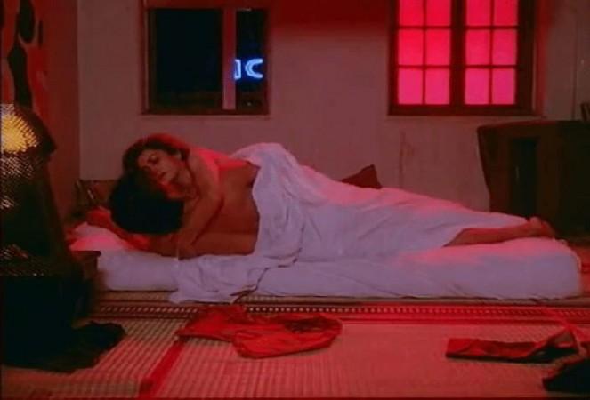 Shah Rukh Khan and Deepa Sahi's intimate scene in Maya Memsaab Shah Rukh Khan and Deepa Sahi's intimate scene in Maya Memsaab