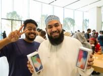 Customers with iPhone X in Dubai