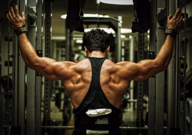 Tiger Shroff flaunts his muscular back Tiger Shroff flaunts his muscular back
