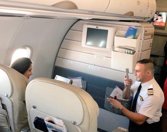 First Officer Richard Abu Manneh proposing his girlfriend First Officer Richard Abu Manneh proposing his girlfriend