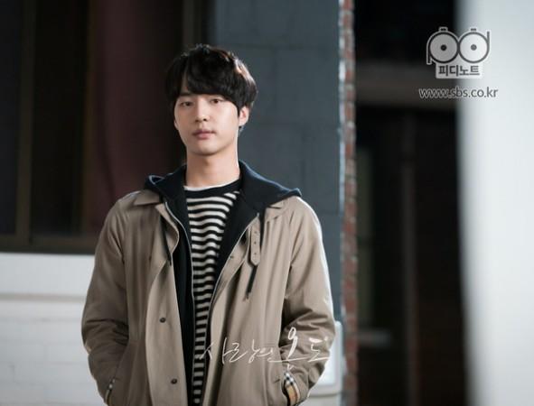 Romantic Doctor Teacher Kim actor Yang Se Jong as chef On Jung Sun in SBS drama Temperature Of Love. Temperature Of Love