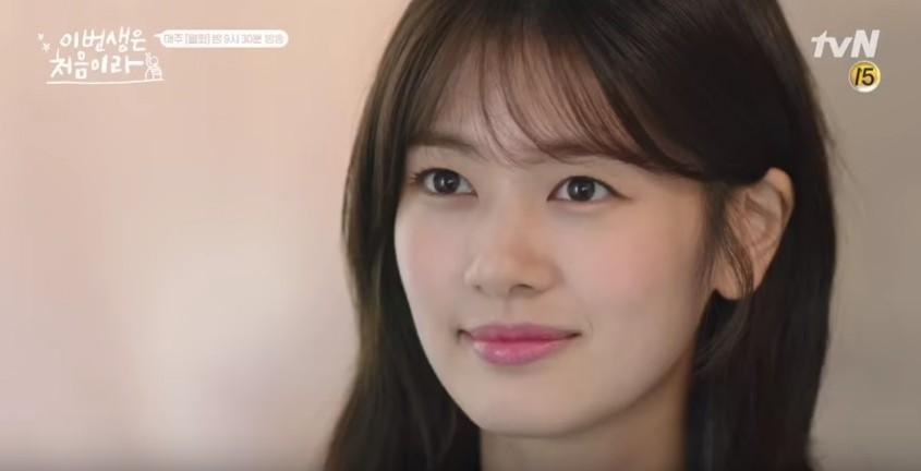 My Father Is Strange star Jung So Min as former screenwriter Yoon Ji Ho in tvN drama Because This Is My First Life. Because This Is My First Life