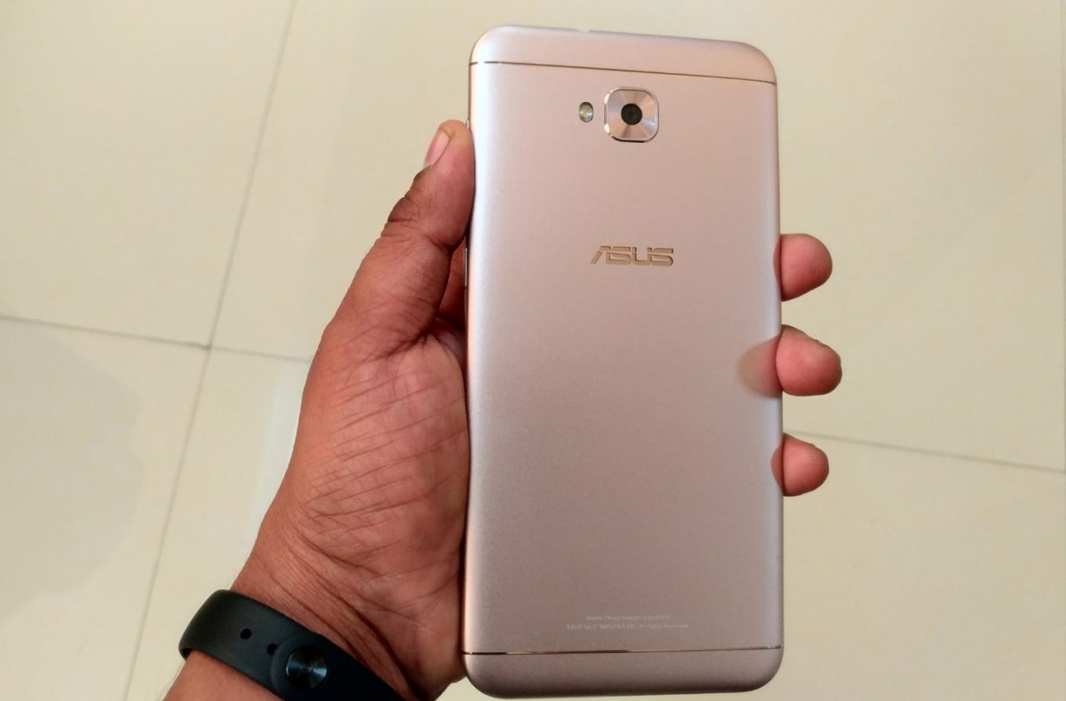 Asus 4pda. Асус зенфон 4. ASUS Zenfone 4 selfie. ASUS Zenfone zd553kl. ASUS Zenfone 4 selfie zd553kl.