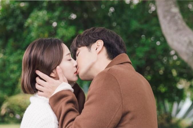 Sa Jin Jin and Gong Ji Won have officially started dating in 20th Century Boy And Girl. 20th Century Boy And Girl