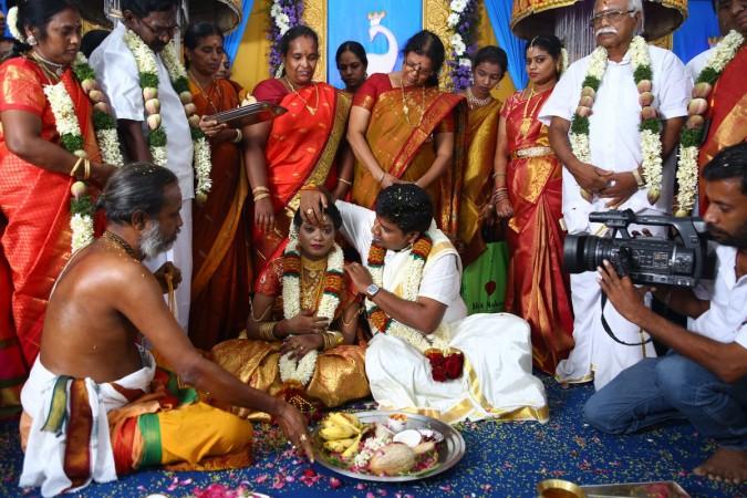 Nalan Kumarasamy ties the knot with Saranya. Nalan Kumarasamy ties the knot with Saranya
