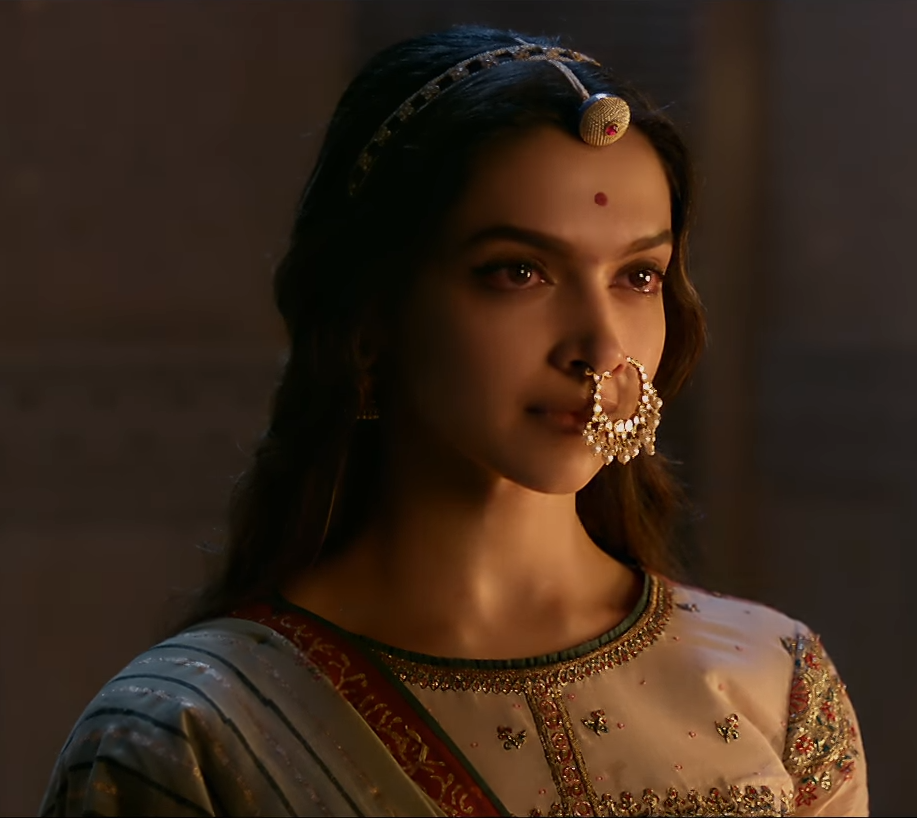 Padmavati New Stills: Deepika Padukone Defines Beauty In These Pictures ...