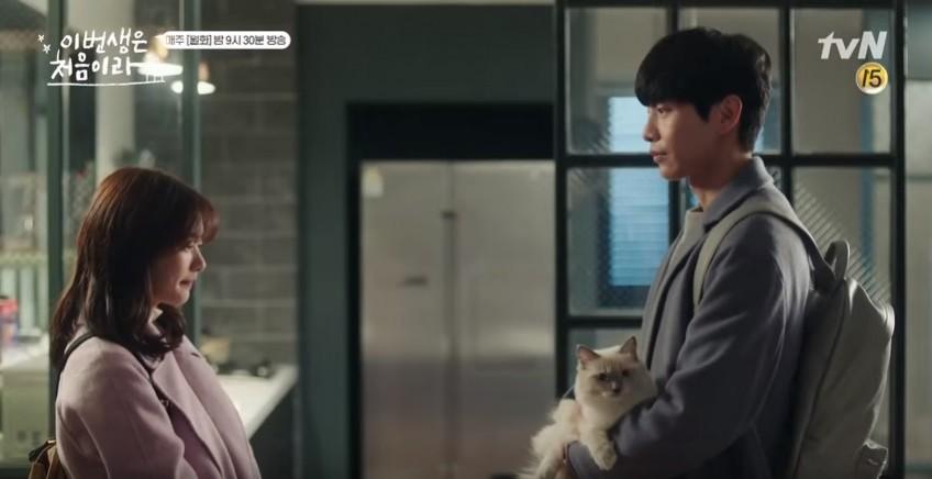 Yoon Ji Ho and Nam Se Hee could become more close to each other in the upcoming episodes of Because This Is My First Life. Because This Is My First Life