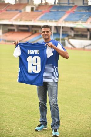 Rahul Dravid flaunts his Bengaluru FC jersey rahul dravid, bengaluru fc