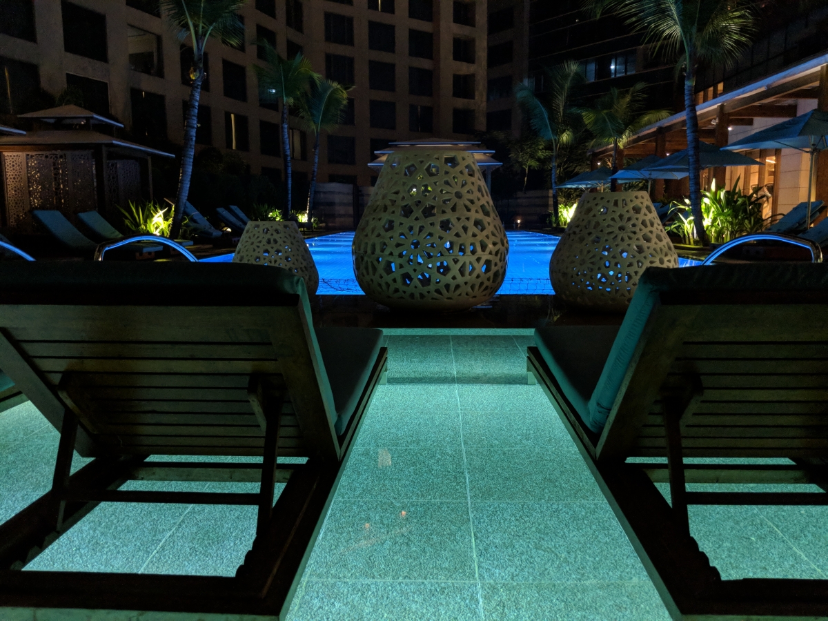 Google Pixel 2 XL camera sample: night shot Google Pixel 2 XL camera samples