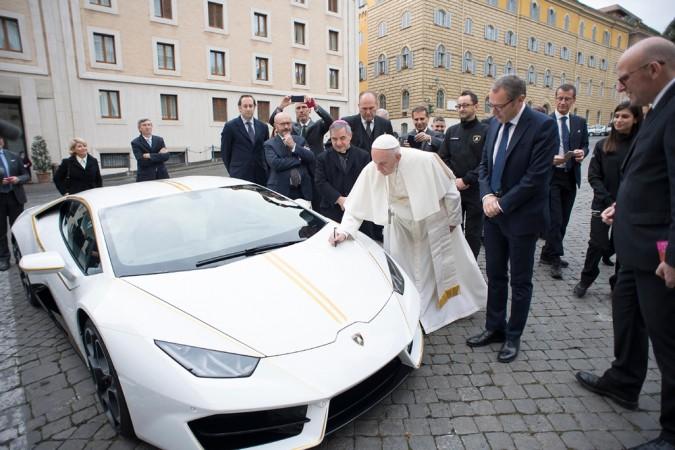 Lamborghini gifts customised Huracan sports car to Pope Francis Lamborghini Huracan to Pope Francis