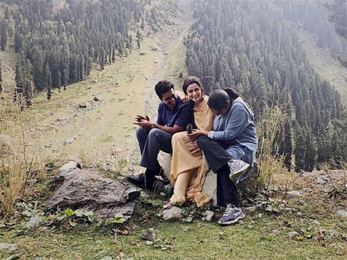 Vicky Kaushal and Alia Bhatt with Meghna Gulzar on Raazi set Vicky Kaushal and Alia Bhatt with Meghna Gulzar on Raazi set