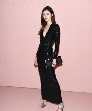 Sui He is the second model of Asian heritage after Liu Wen. Sui He