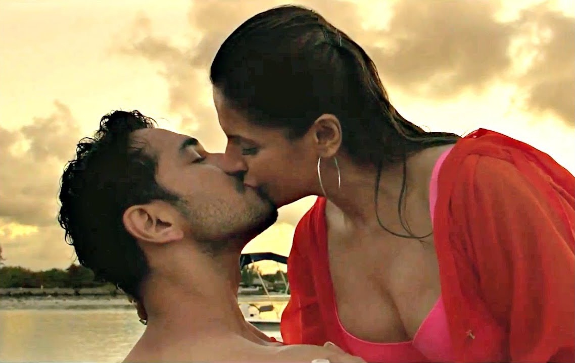 Zareen Khan kissing scene,Zareen Khan bikini,Zareen Khan bold,Zareen Khan s...