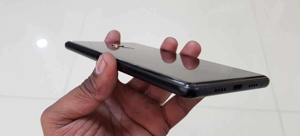 Xiaomi Mi Mix 2 comes with high grade aluminium frame around the edges Xiaomi Mi Mix 2, Review, display, design, performance