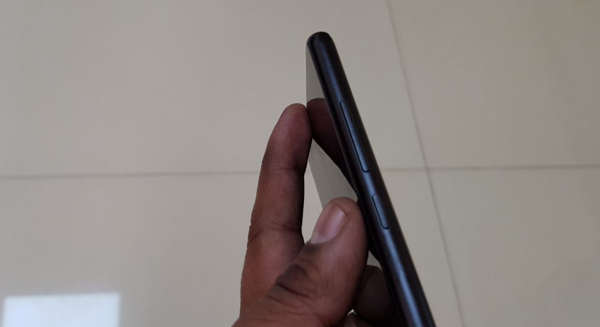 Xiaomi Mi Mix 2 comes with power button and the volume rockers on the right side of the edge Xiaomi Mi Mix 2, Review, display, design, performance