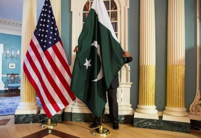 US Pakistan flags US Pakistan