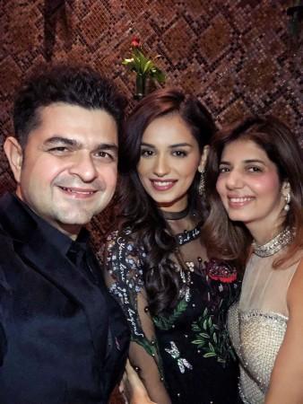 Manushi Chhillar with Dabboo Ratnani. Manushi Chhillar