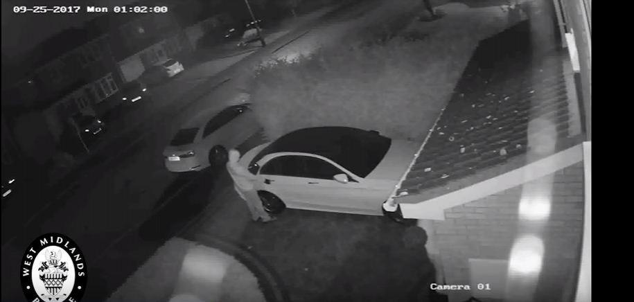 Mercedes-Benz car theft caught on CCTV Mercedes-Benz car theft, Mercedes-Benz car stolen