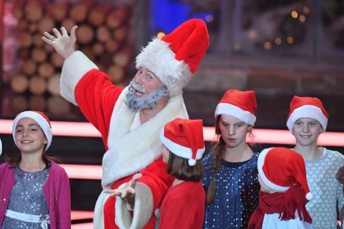 An actor in a Santa Claus costume gestures during the tv show 'Heiligabend mit Carmen Nebel' on November 29, 2017 in Munich, Germany. The show will be aired on December 24, 2017. santa