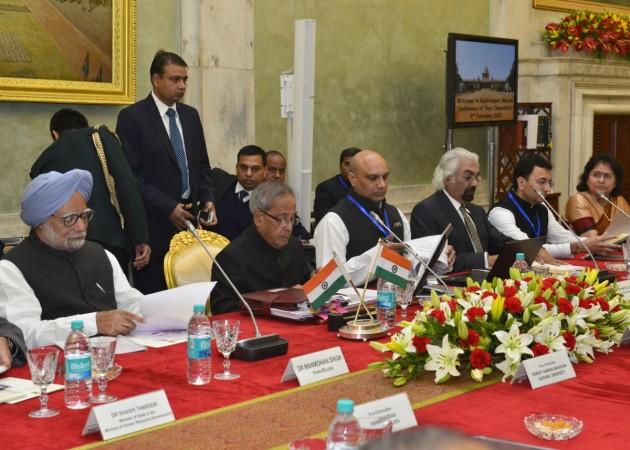 Sam Pitroda in a meeting with ex-Prime Minister Manmohan Singh and other Congress leaders Pitroda11111