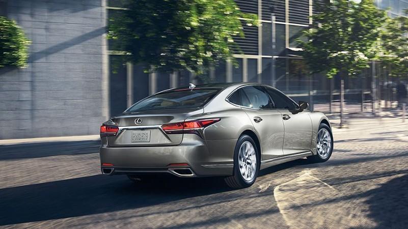 Lexus to launch flagship sedan LS 500h India in January 2018 - IBTimes ...