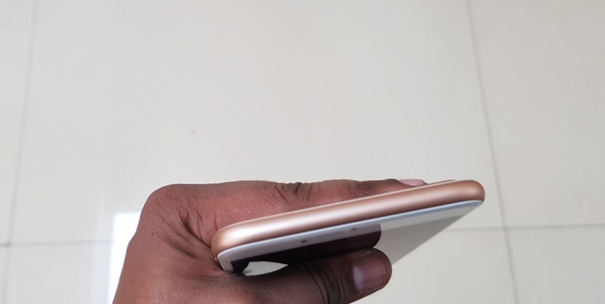 Apple iPhone 8 Plus has clean and smooth edge on the top without any physical buttons Apple, iPhone 8 Plus, review, design language