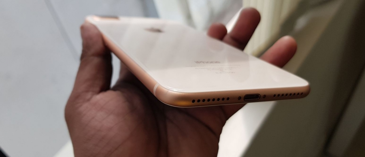 Apple iPhone 8 Plus comes with additional glass cover on both top and on the shell Apple, iPhone 8 Plus, review, design language
