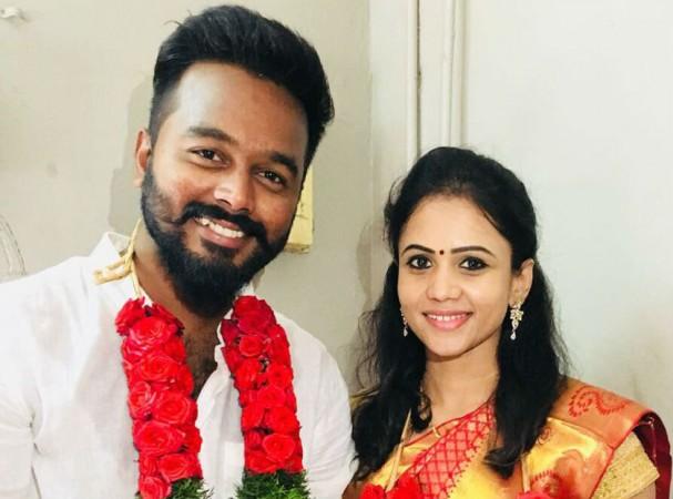 Sun TV Anchor Manimegalai Marries her beau Hussain. Sun TV Anchor Manimegalai Marries her beau Hussain