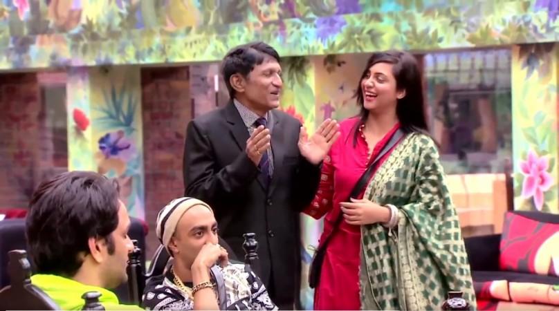 Arshi Khan and her father. Arshi Khan father