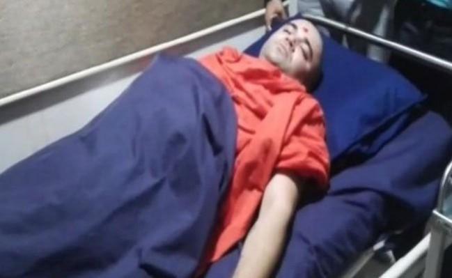Sawmi BhaktiPrasad of Swaminarayan temple in Gujarat was attacked with iron rods on Thursday, December 7 bhaktiprasad ko soothna
