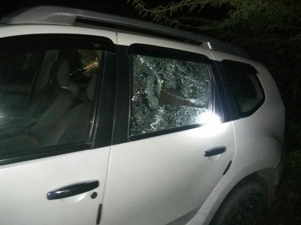 Unknown assailants smashed the vehicle in which Swami Bhaktiprasad was travelling back from a BJP campaign bhaktiprasad SUV