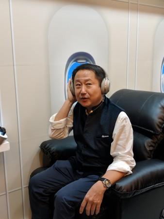 Sony WH-1000XM2 Review: Sony India's managing director, Kenichiro Hibi, testing out the Quick Assistant mode Sony WH-1000XM2 Review