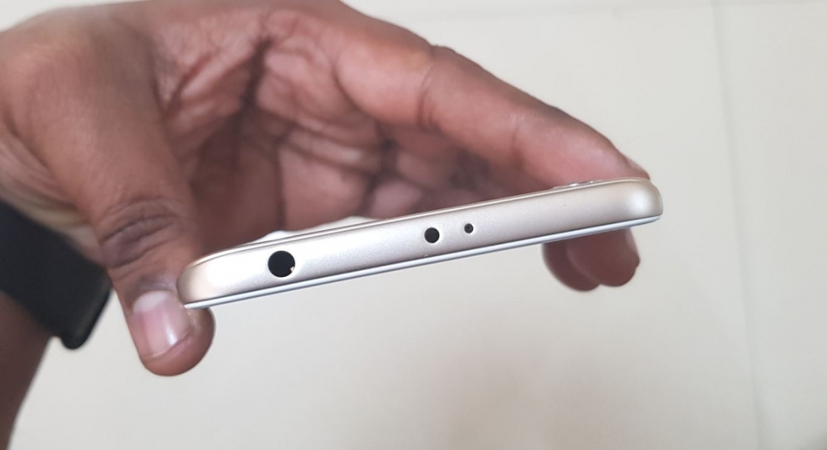 Xiaomi Redmi Y1 comes with 3.5mm audio jack, mic and IR blaster on top Xiaomi, Redmi Y1, review,camera, design,performance, price, specifications, availability
