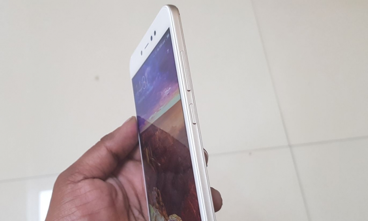 Xiaomi Redmi Y1 features power button and volume rockers on the right side Xiaomi, Redmi Y1, review, Redmi Y1 Lite, first impression, price, specifications, availability