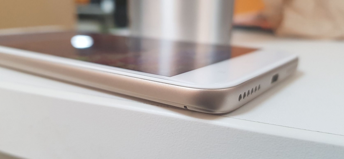 Xiaomi Redmi Y1 flaunts a 2.5D curved glass cover on top of the 5.5-inch screen Xiaomi, Redmi Y1, review,camera, design,performance, price, specifications, availability