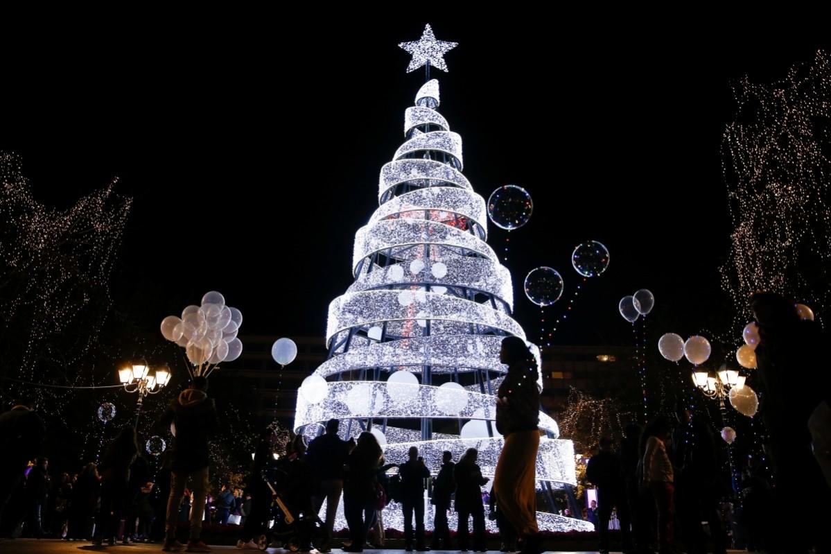 People make their way during a Christmas tree lighting ceremony at central Syntagma square in Athens, Greece, December 12, 2017. Christmas