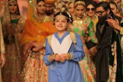 Pakistani designer Ali Xeeshan portrayed a powerful message against child marriage on the HUM Bridal Couture Week Pakistani designer Ali Xeeshan portrayed a powerful message against child marriage on the HUM Bridal Couture Week