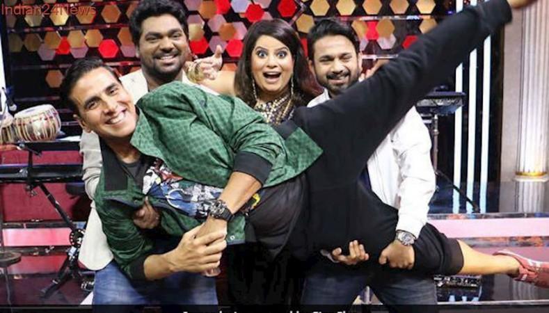 Akshay Kumar, Mallika Dua