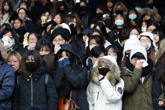 Fans react during the funeral of Jonghyun of SHINee at the hospital on December 21, 2017 in Seoul, South Korea. Kim Jonghyun body