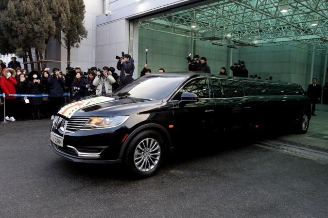 The hearse carries the coffin containing the body of Jonghyun of SHINee during the funeral at the hospital on December 21, 2017 in Seoul, South Korea. Kim Jonghyun body